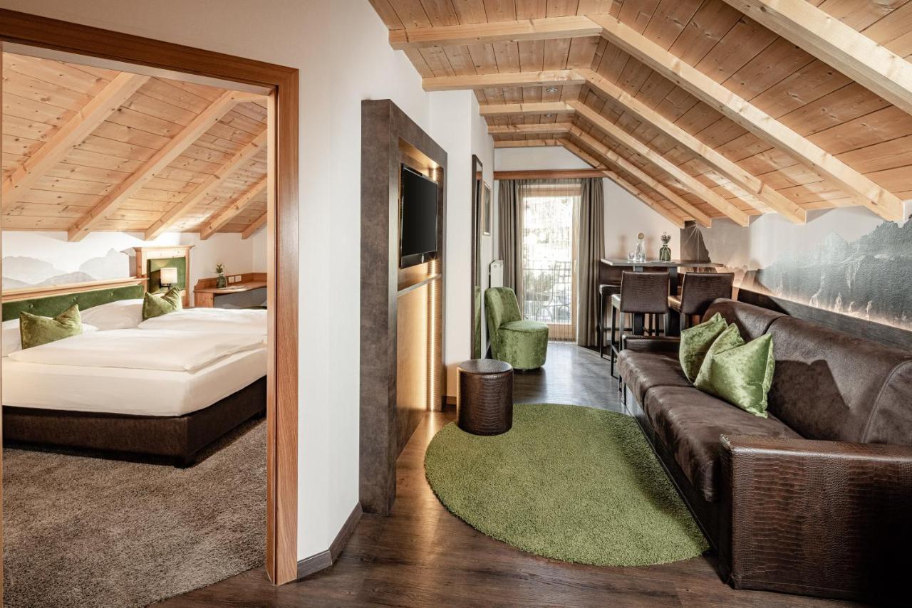 Boutique & Fashion Hotel Maciaconi - Gardenahotels Santa Cristina Val Gardena Exteriör bild