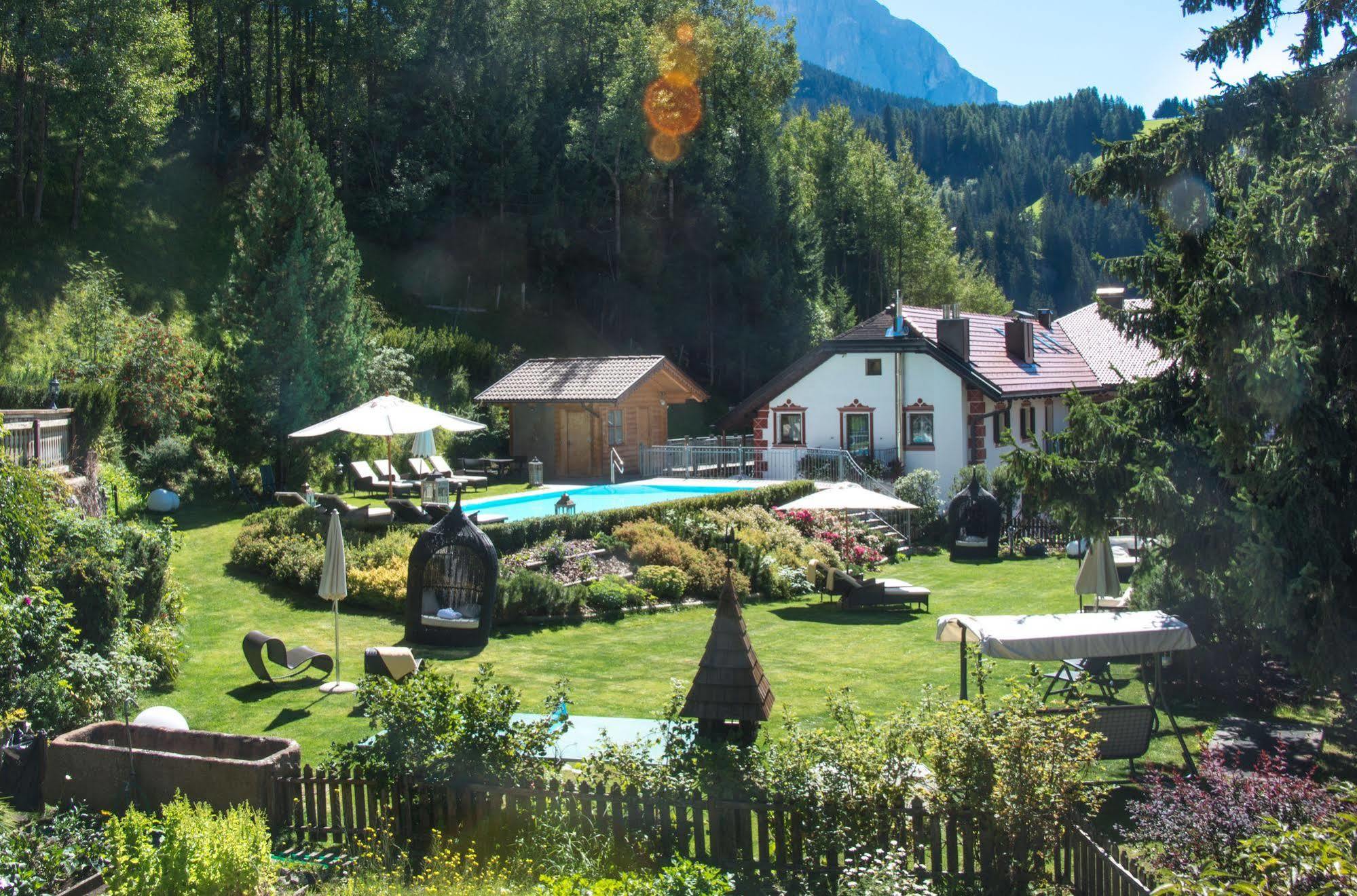 Boutique & Fashion Hotel Maciaconi - Gardenahotels Santa Cristina Val Gardena Exteriör bild